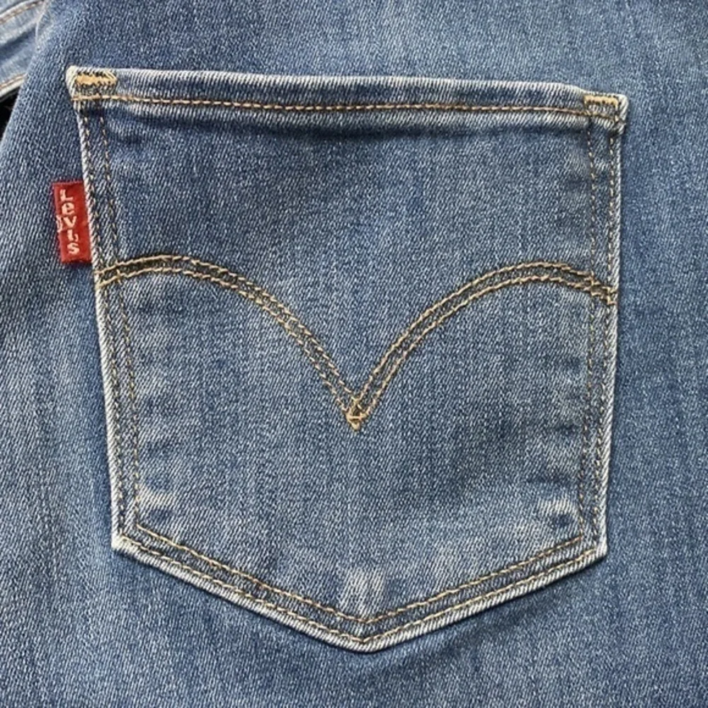 Levi’s Bermuda Jean Shorts size 28 - Picture 5 of 6